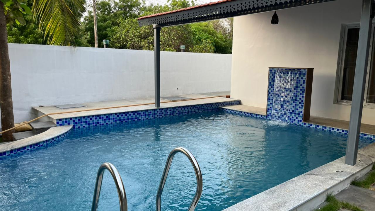 Pool moment
